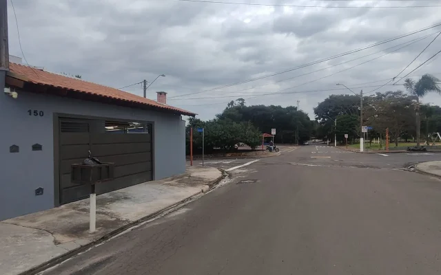 Casa de esquina com churrasqueira - Vila Jacobucci | São Carlos/SP