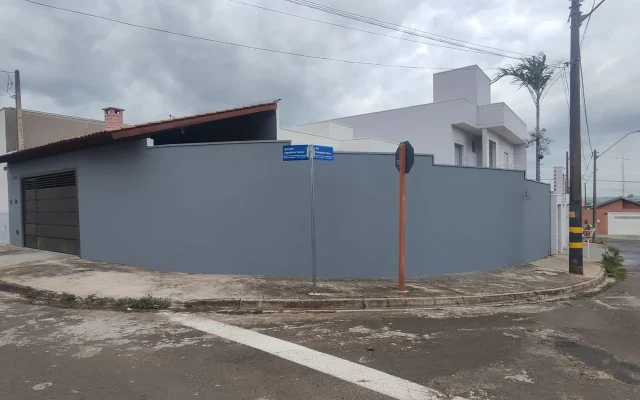 Casa de esquina com churrasqueira - Vila Jacobucci | São Carlos/SP